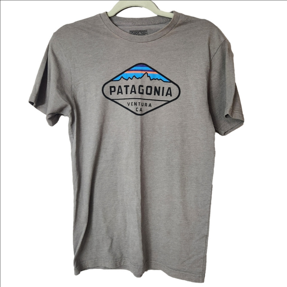 3/$25 Patagonia slim fit men's size Small tee shirt